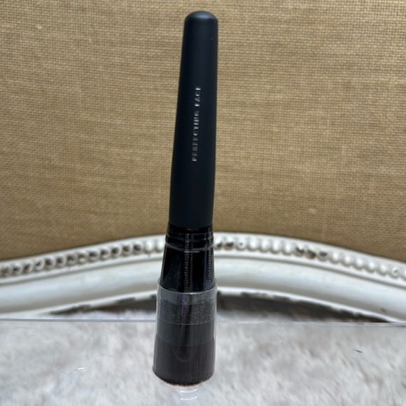 bareMinerals | Luxe Performance Brush, NWT - Picture 2 of 7